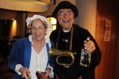 Monika Cleven (links) und Heinz-Peter Beurskens (rechts) mit ihren Brillen
