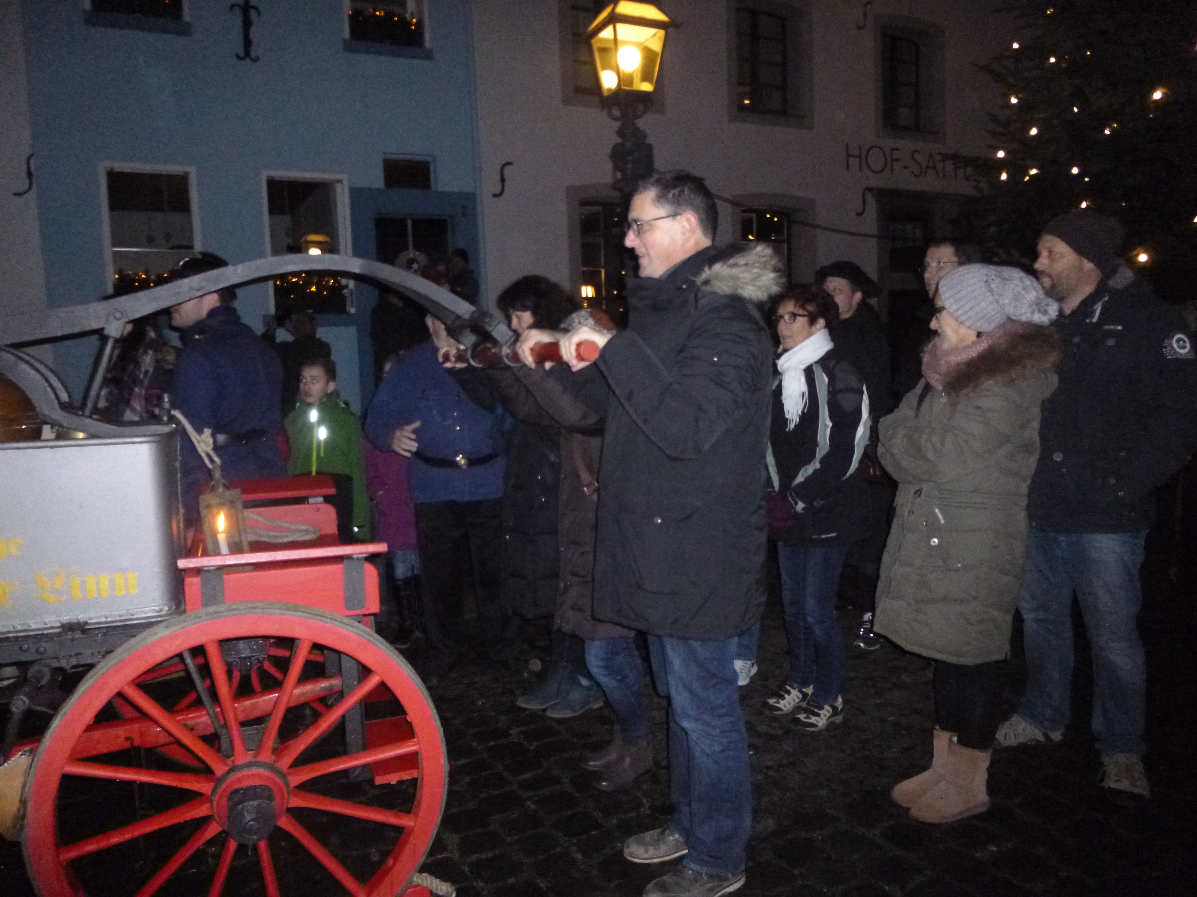 Historischer Feuerwehrwagen im Einsatz