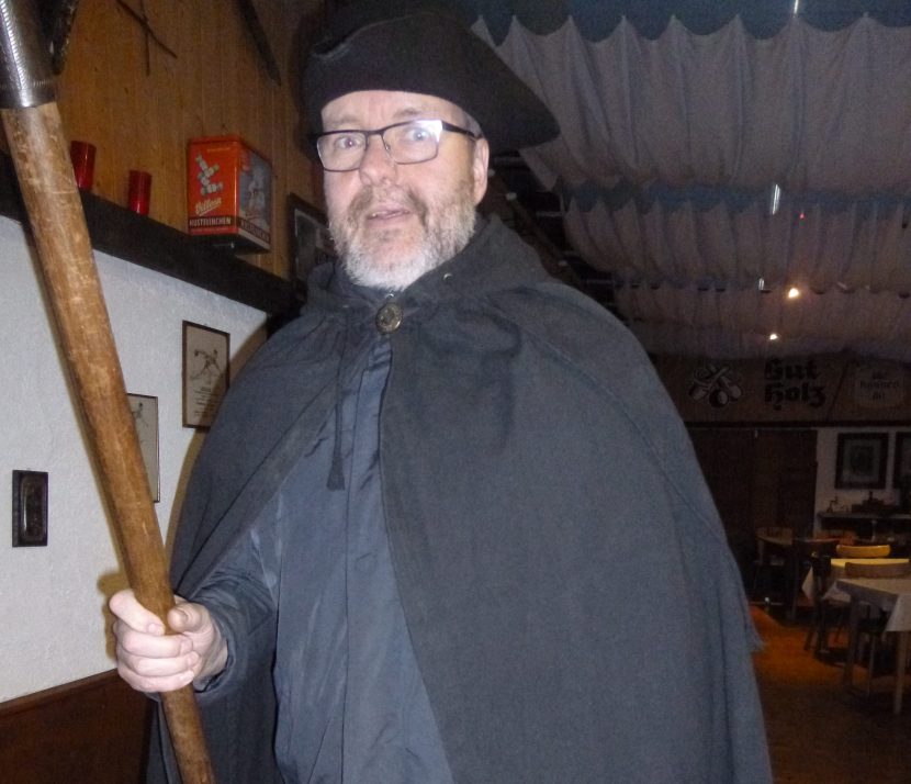 GSO-Fahnenträger Andreas Knoblich als Hilfsnachtwächter